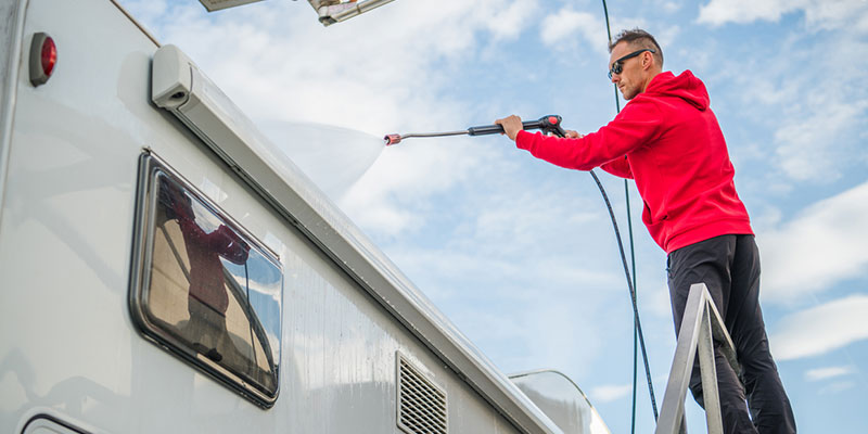 RV Detailing - Washing The Roof - Onsite Detail